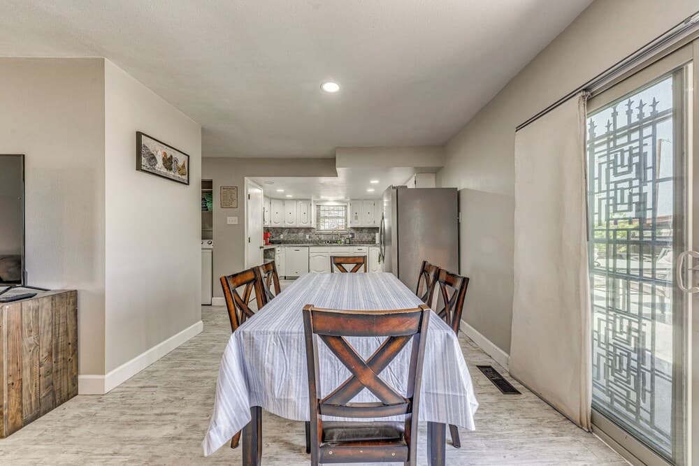 4 Mi to Museums: Roswell Getaway w/ Game Room!