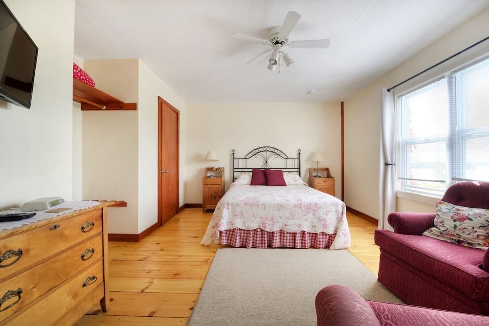 Bayview Pines Country Inn