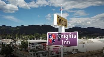 Knight's Inn Motel