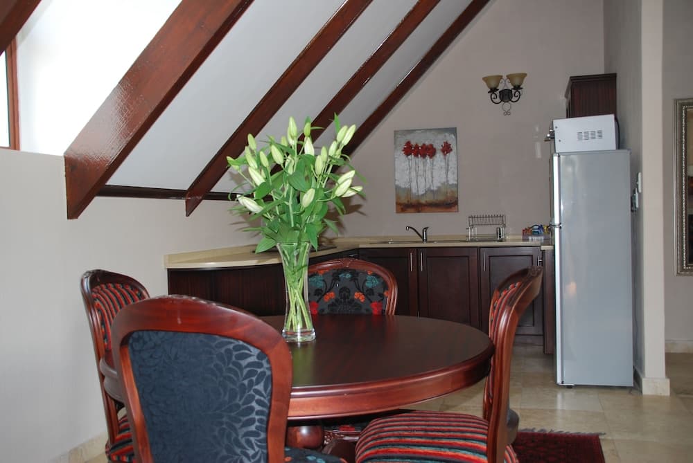 Sunninghill Guest Lodge