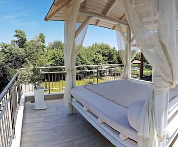 Studios & Apartments Efrosini