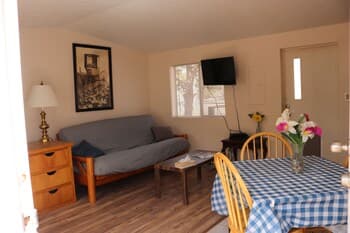 Grand Canyon Caverns Inn