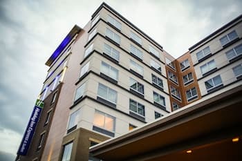 Holiday Inn Express & Suites Louisville Downtown, an IHG Hotel