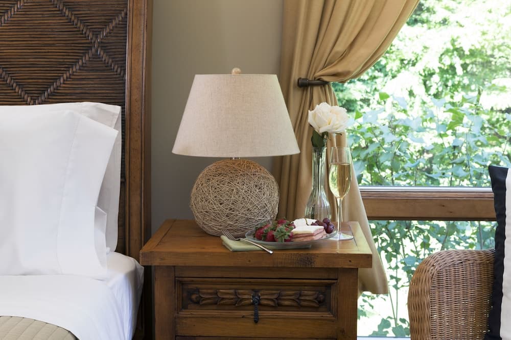 Abbey's Lantern Hill Inn