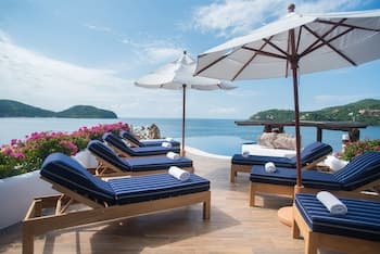 Villa El Murmullo by La Casa Que Canta