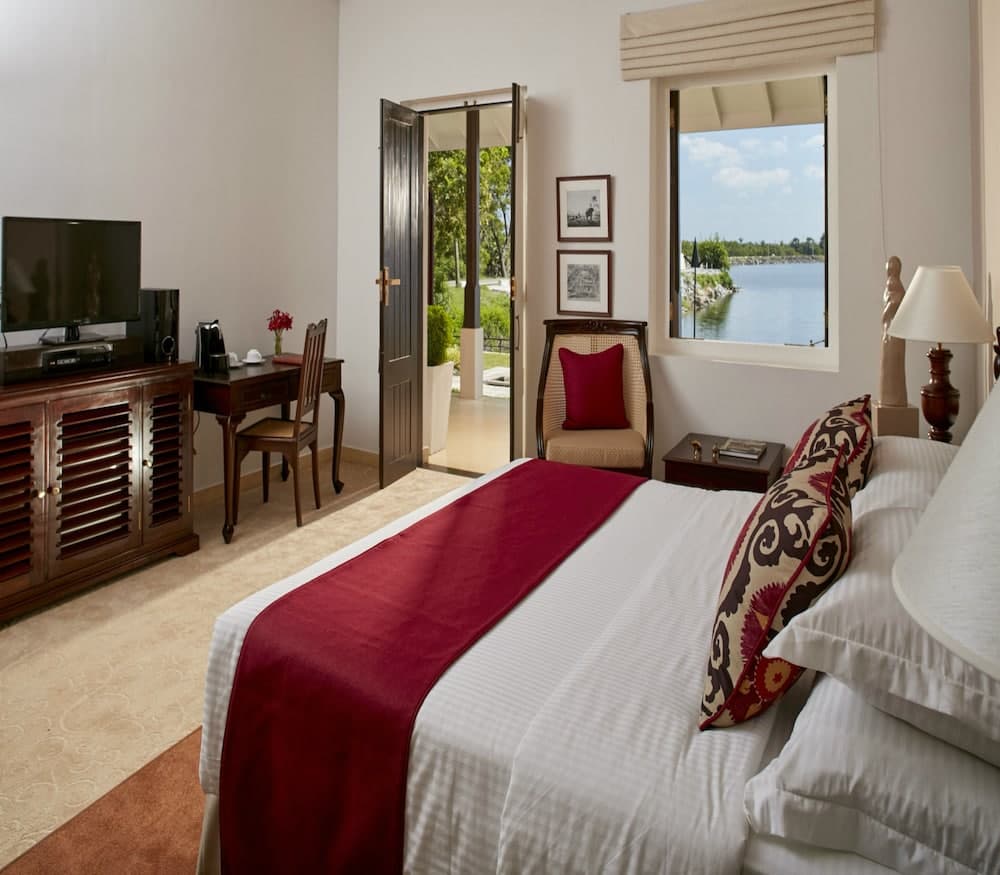 EKHO Lake House Polonnaruwa