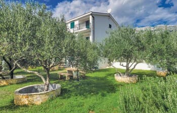 Apartments Trstenica