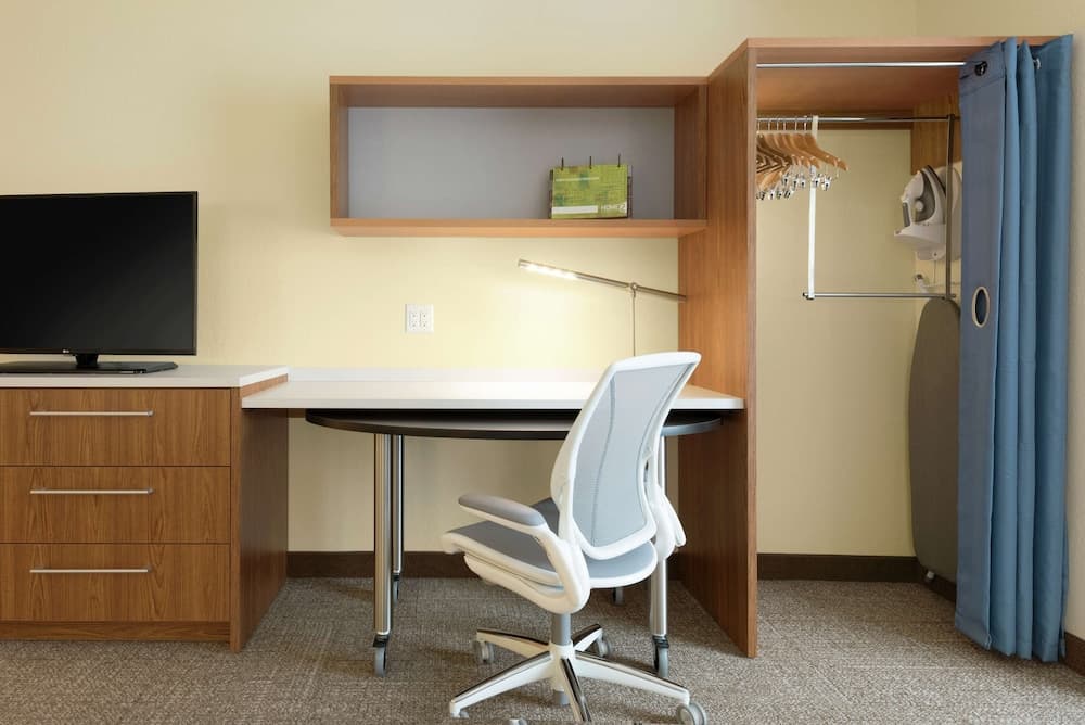 Home2 Suites by Hilton Milwaukee Airport