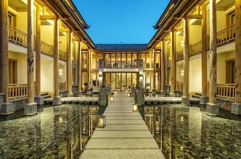 Arro Khampa by Zinc Journey Lijiang