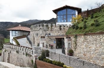 Puebloastur Eco-Resort Wellness & Spa