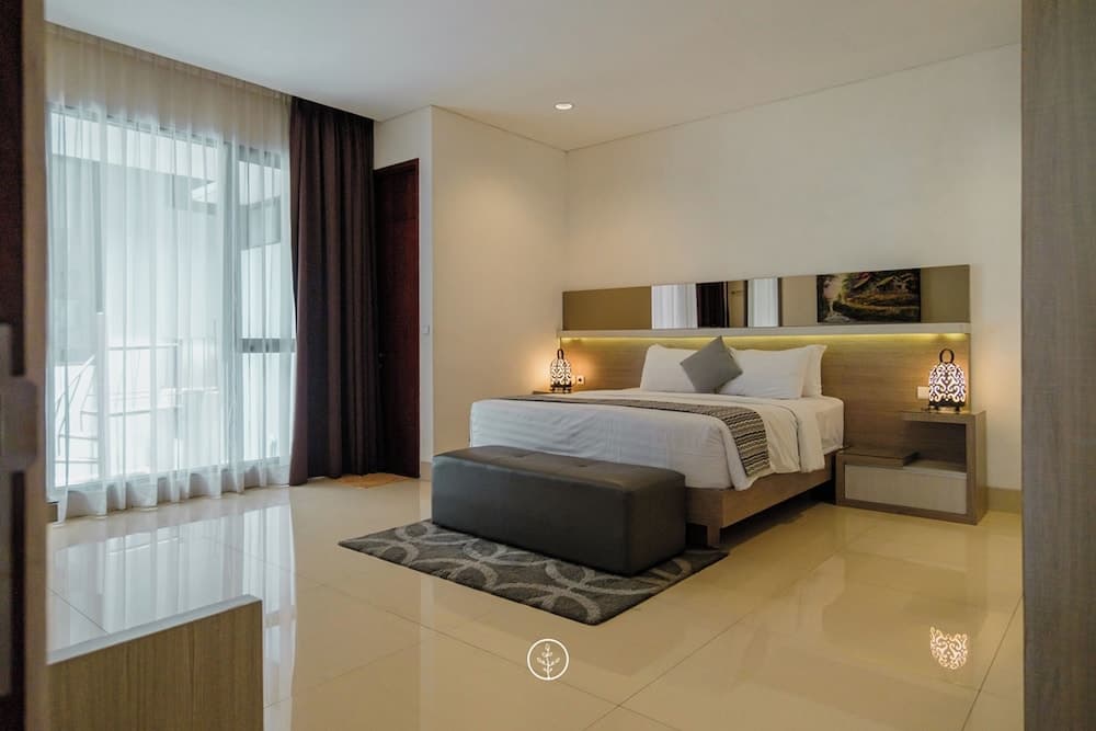 Chamomile Hill View 6BR Villa pool and movie room