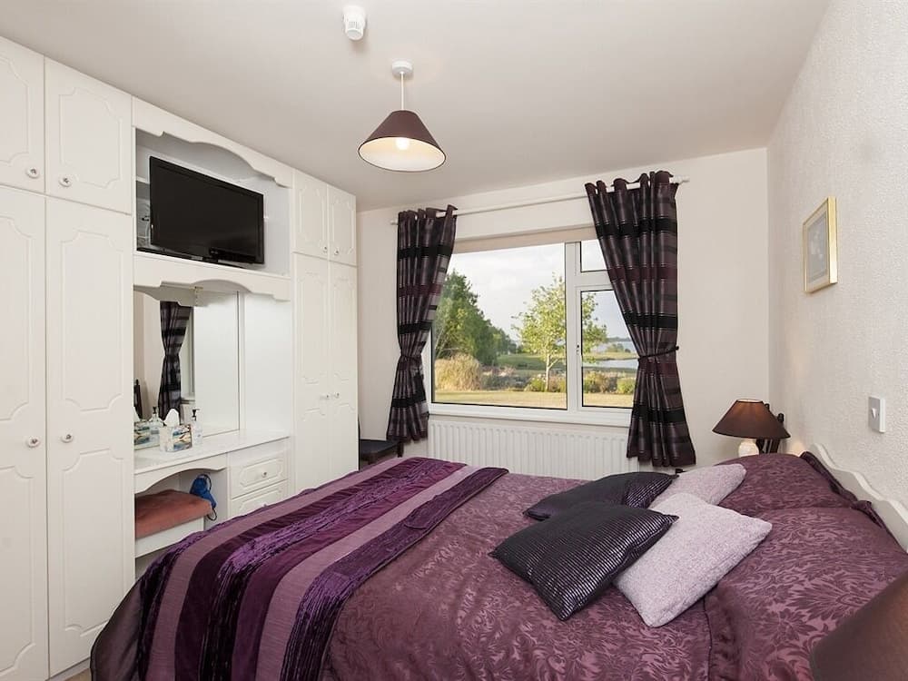 The Waterfront House Country Home