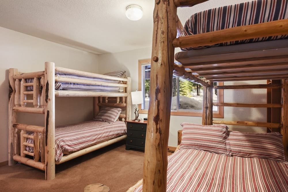 Cottonwood Place Vacation 4 Bedroom Home by RedAwning