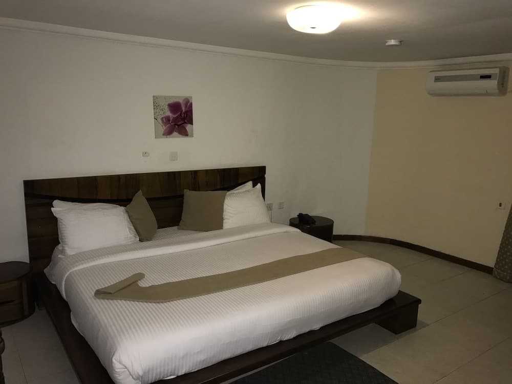 Crystal Rose Ambassador Hotel