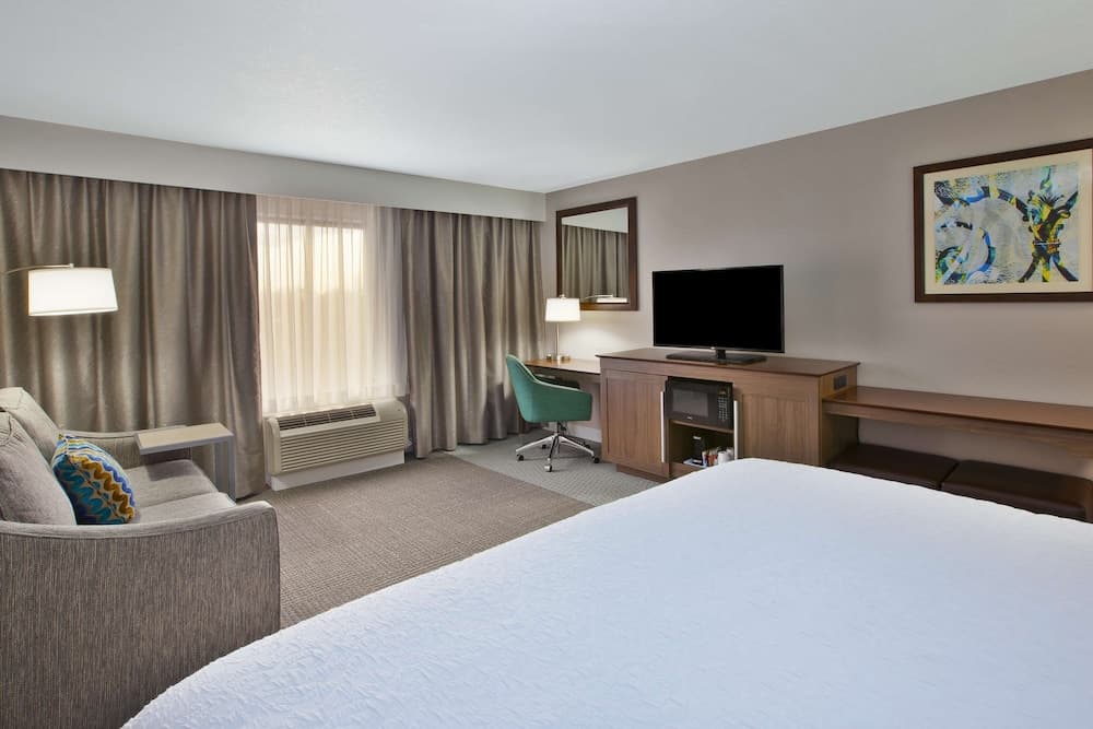 Hampton Inn & Suites Alliance