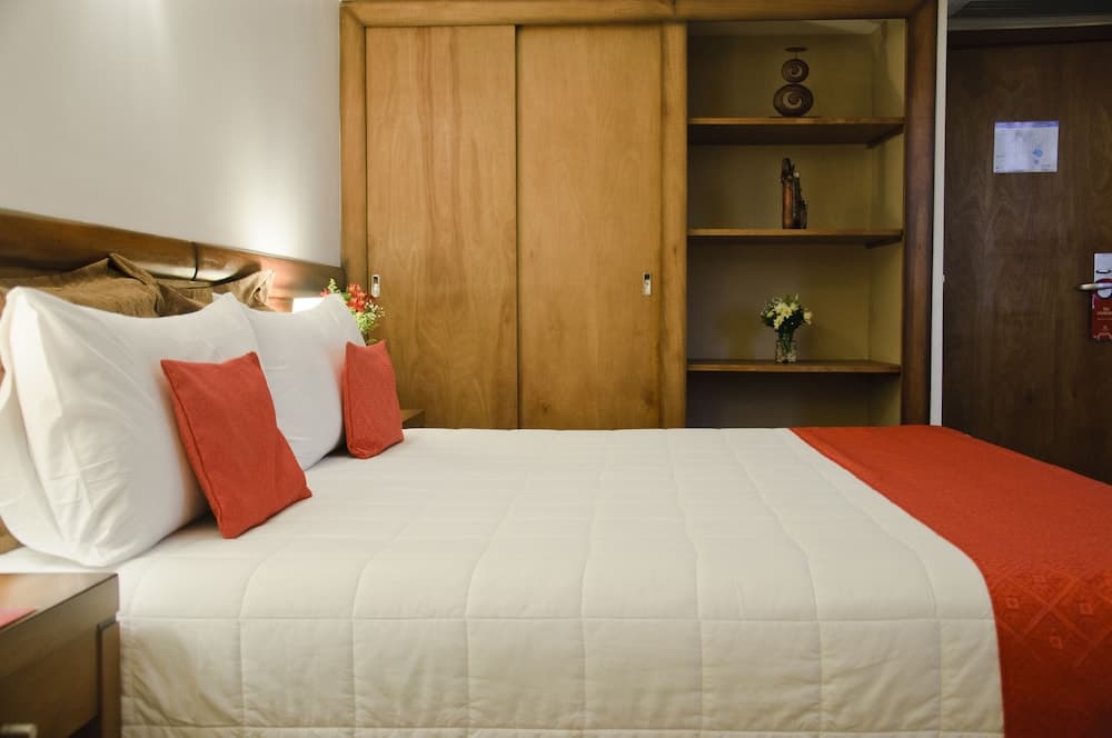 De la Trinidad Hotel