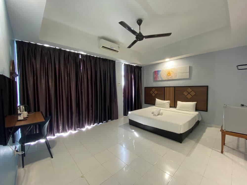 Leisure Cove Hotel & Apartments