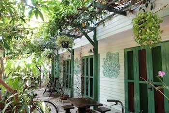 Baanrak Amphawa Homestay