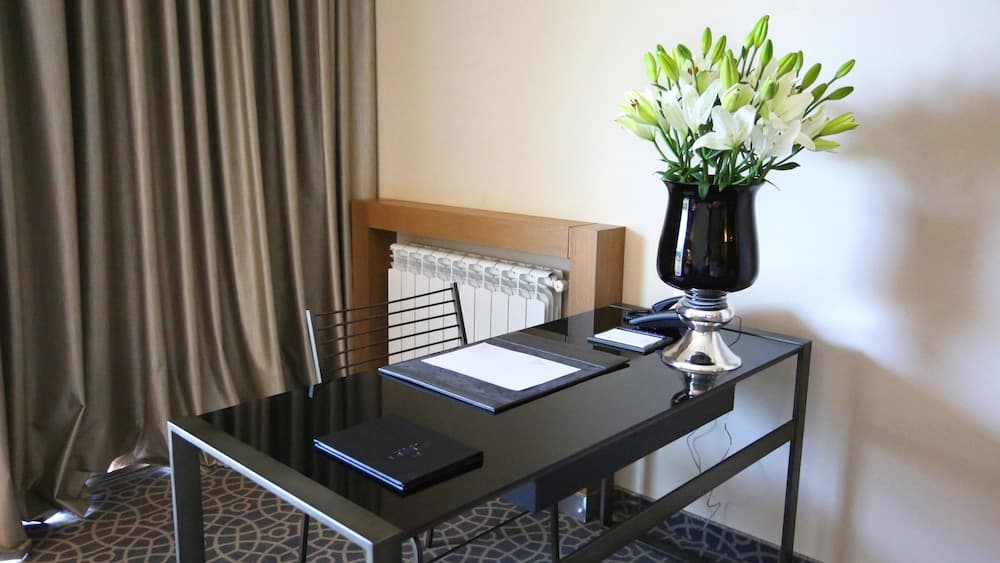 Mist Hotel And Spa By Warwick