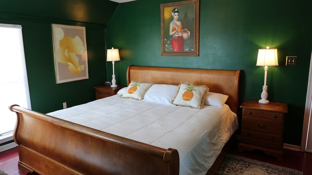 Tavern on the Bay Hotel & Marina