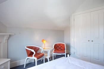 Lowena Cafe and Accommodation