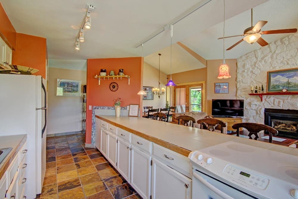 Sawmill 316 2 Bedroom Condo by RedAwning