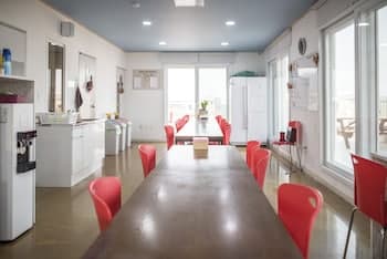 Big O Show Guesthouse - Hostel