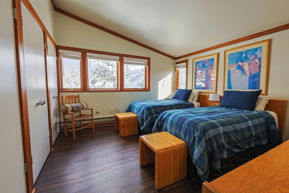 Tennis Townhome 2 Bed 2.5 Bath