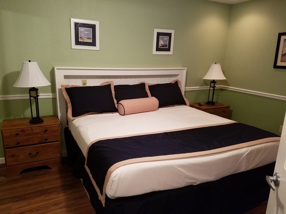 Culver Cove Lakeside Condominiums