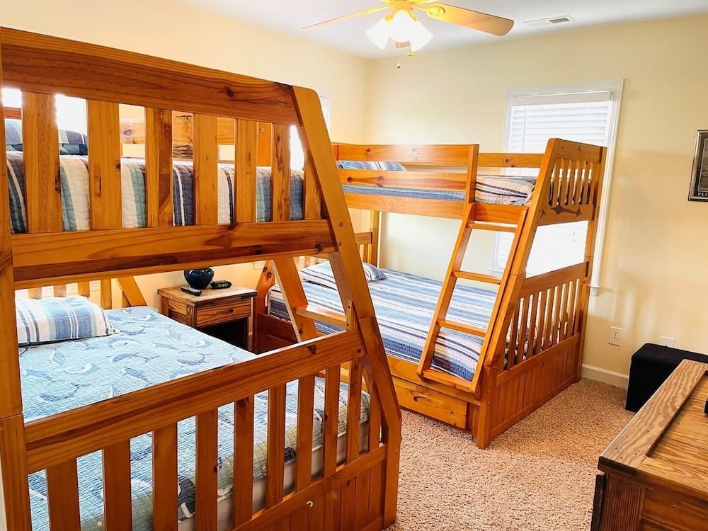 Angling Inn 4 Bedroom Home by RedAwning