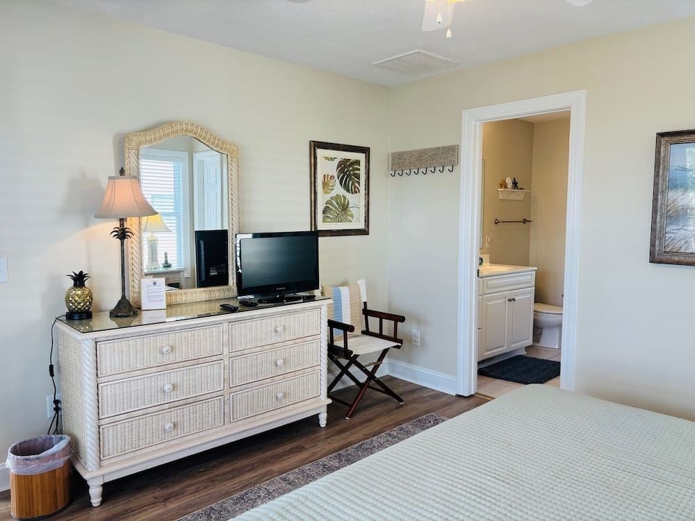 Beach Ya There 5 Bedroom Home by RedAwning