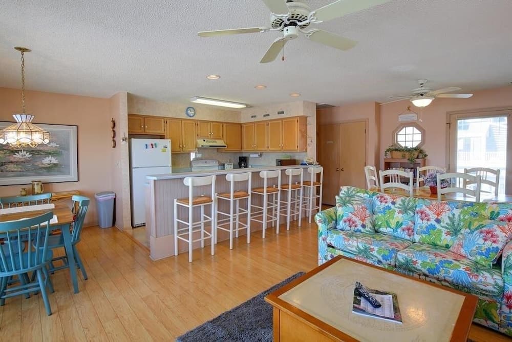 Pirate's Pride 3 Bedroom Home by RedAwning