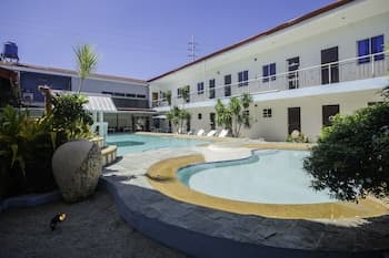 OYO 725 Richdel Resort Hotel