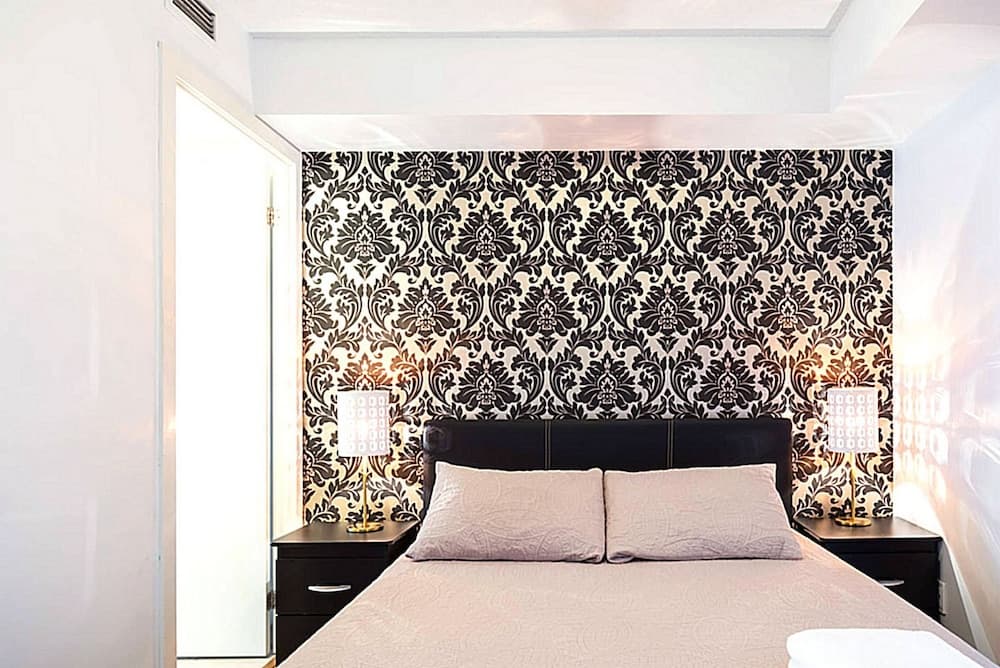 Lavish Suites- New Two Bedroom - Amazing CN Tower View