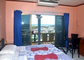 OYO 851 On Hill Residence Patong