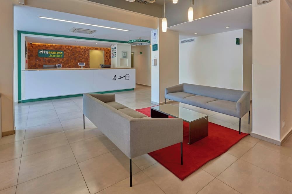 City Express Junior by Marriott Toluca Zona Industrial