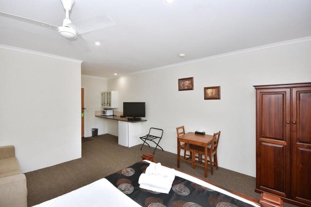 Inglewood Motel and Caravan Park