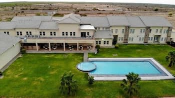 Thakadu Hotel, Casino & Conference Centre