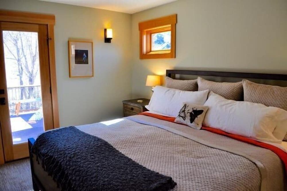 River House Downstream 3 Bedroom Holiday Home By Pinon Vacation Rentals