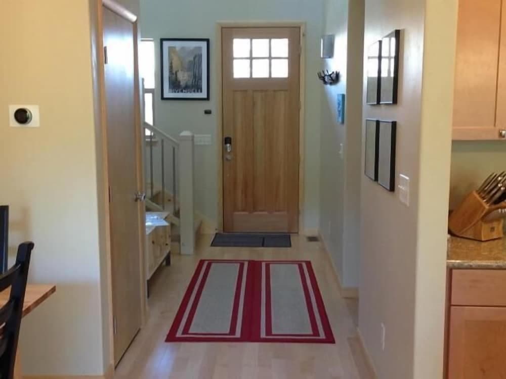 The River Side 2 Bedroom Holiday Home By Pinon Vacation Rentals