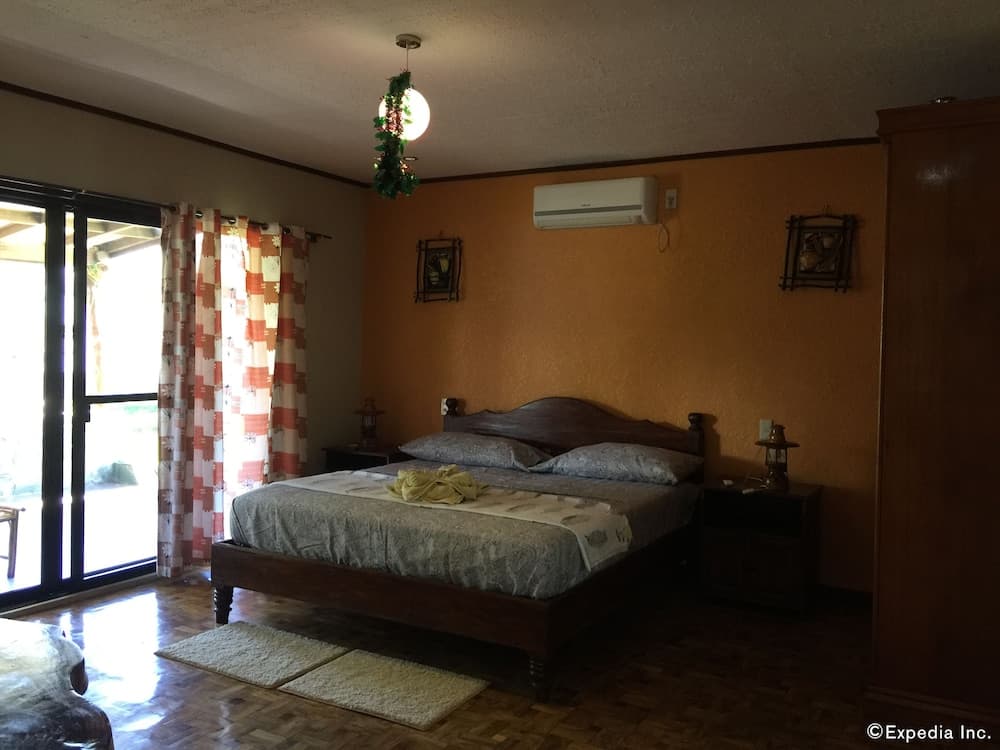 TipTop Hotel Resto and Delishop