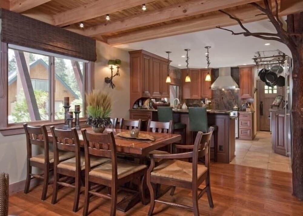 Weil Luxury Vacation 4 Bedroom Cabin by RedAwning