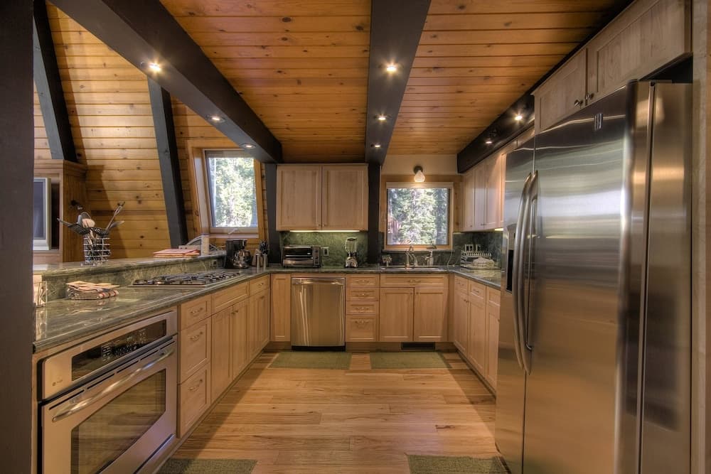 Pezzola Luxury Rental 3 Bedroom Home by RedAwning