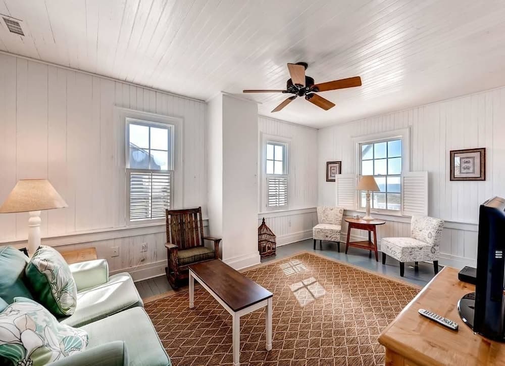 Captain Charlie s 1 3 Bedroom Holiday Home By Bald Head Island