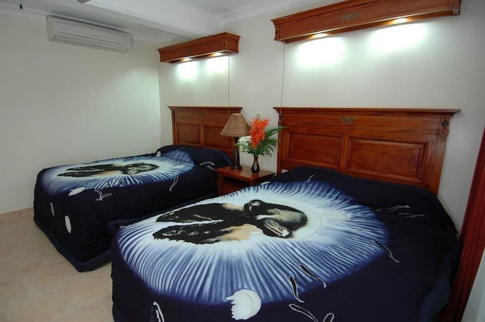 Manta Ray Bay Resort