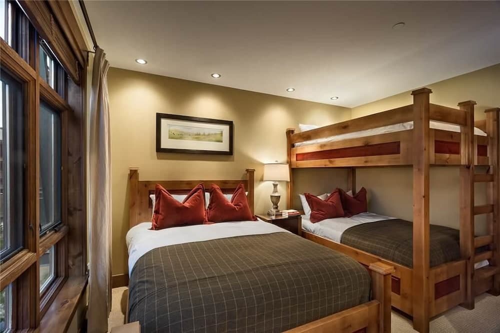 Zirkel Mountain 419 4 BedroomCondo By Moving Mountains