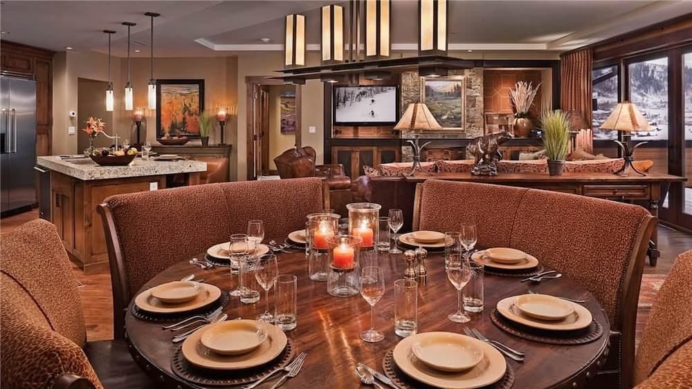 Panorama Peak Penthouse 601 4 BedroomCondo By Moving Mountains