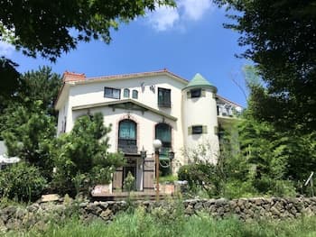 Moncher Guesthouse - Hostel