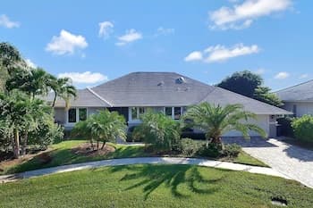 WH1074 3 Bedroom Holiday Home by Marco Naples Vacation Homes