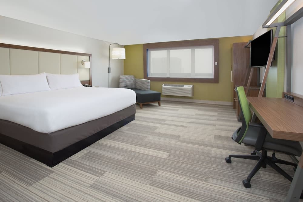 Holiday Inn Express & Suites Dodge City by IHG